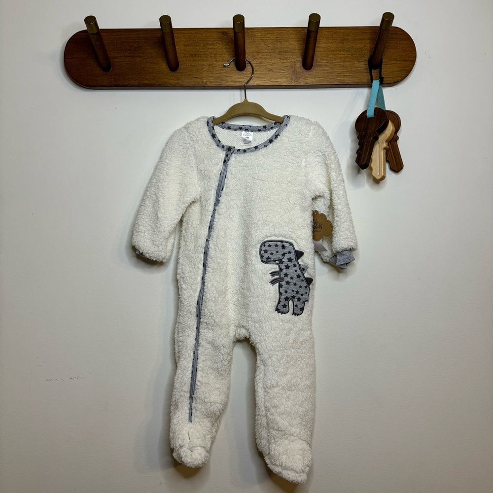 NWT baby essentials size 9 months